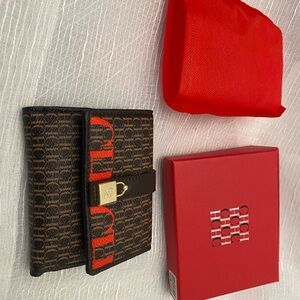 CH Teddy Bear Carolina Herrera ID Wallet – Luxury Designer Card Holder